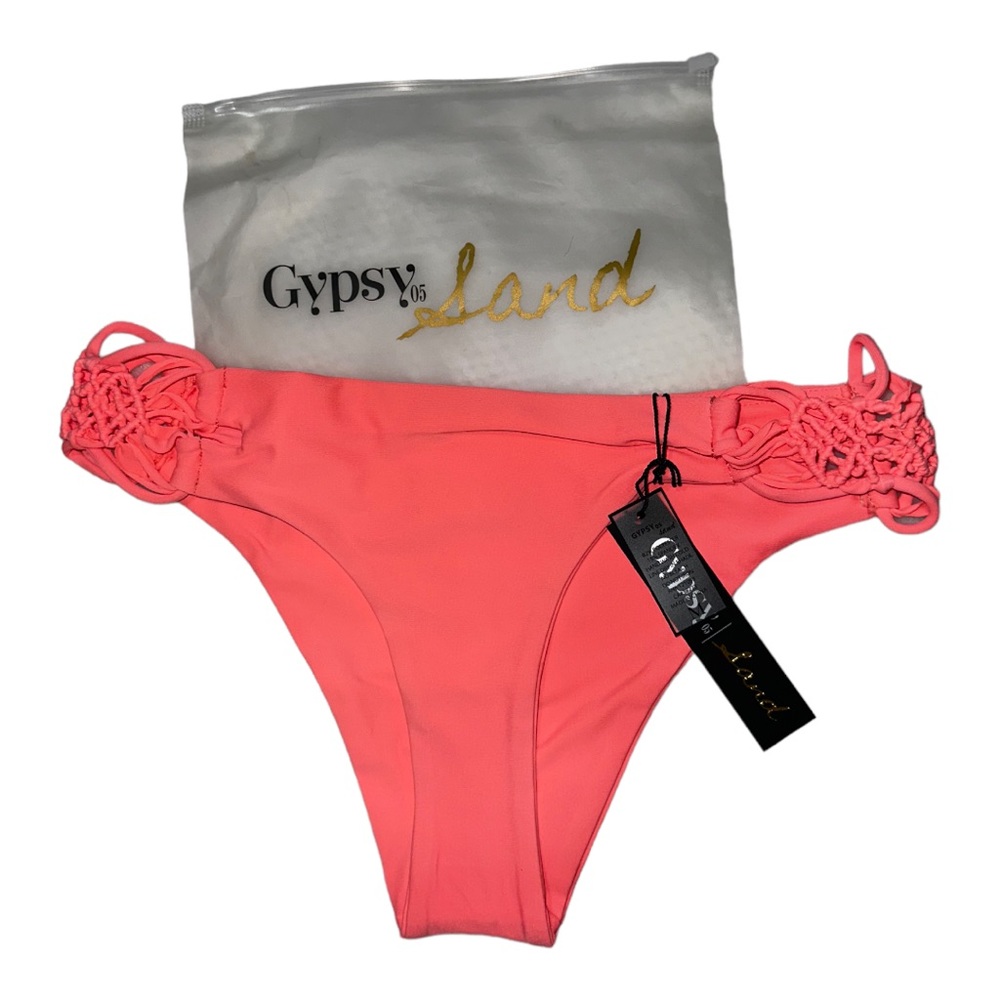 Gypsy 05-Los Angeles California Sand
Neapolitan Reversible Bikini Bottoms. NWT